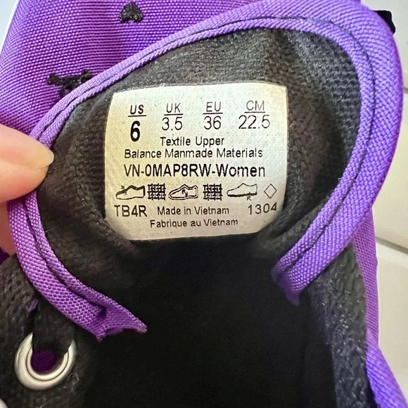 RARE Vans Embroidered Skulls and Hearts Size 6 - Picture 7 of 8